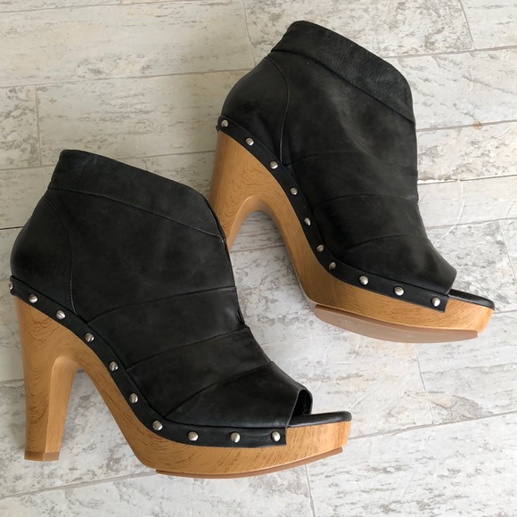 Hive & Honey Shoes - Hive & Honey black leather platform open toe shoe